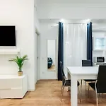 アパート Elegante In Centro A - Piazza Colombo *