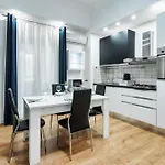 Elegante In Centro A - Piazza Colombo アパート