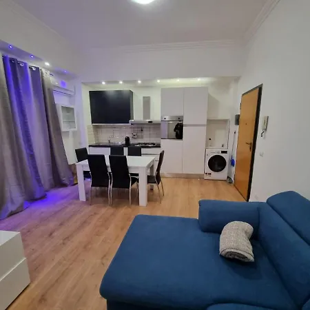 Elegante In Centro A - Piazza Colombo 圣雷默