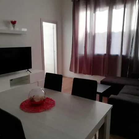 公寓 Elegante In Centro A - Piazza Colombo *