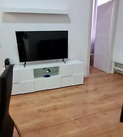 Elegante In Centro A - Piazza Colombo 圣雷默