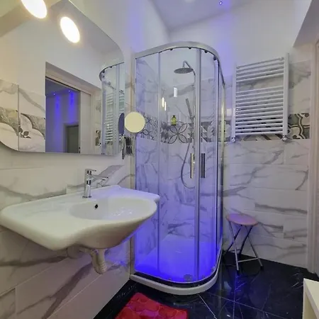 Appartamento Piazza Colombo-apartments Sanremo